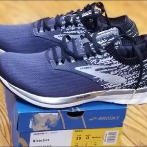 Brooks Ricochet running shoes (brand new)
